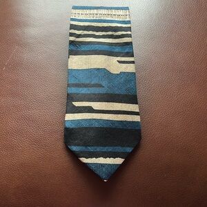Legacy By belle Men’s Silk Piano Like Artsy Horizontal Lines Pattern Tie